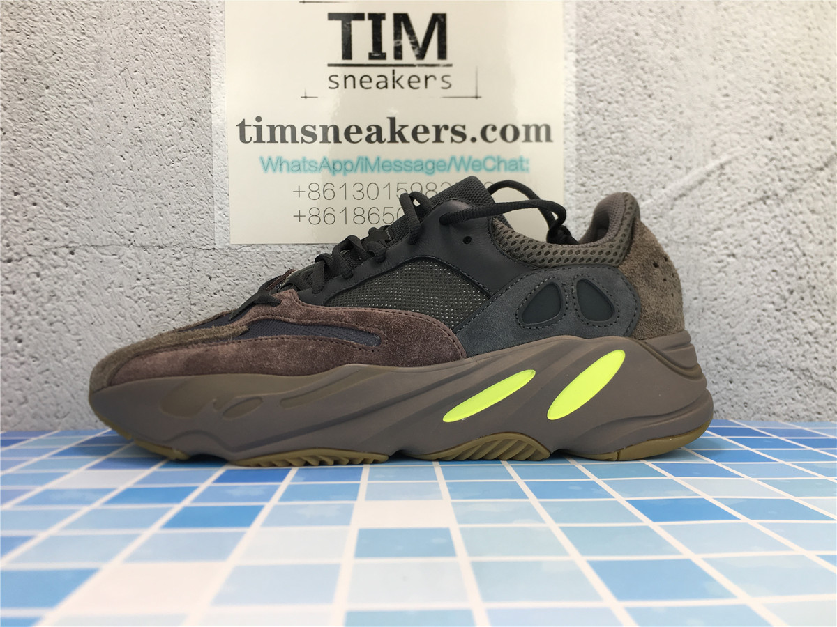 Yeezy Boost 700 Mauve EE9614